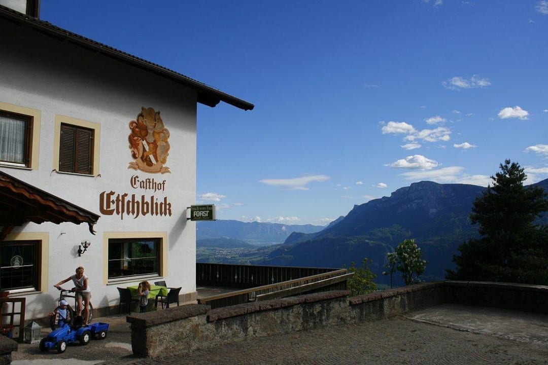 Der Name im Programm: Blick ins Tal der Etsch Panoramapension Etschblick