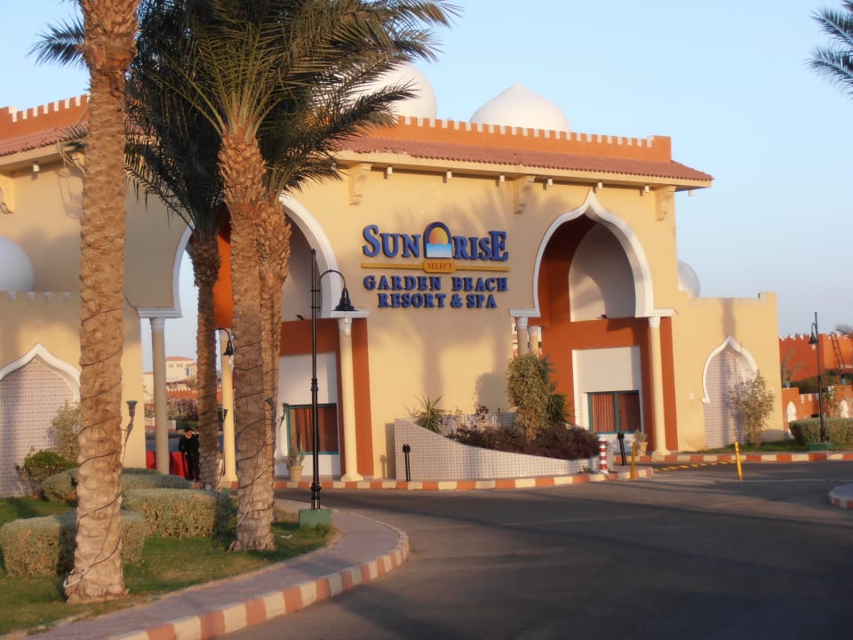 Einfahrt SUNRISE Garden Beach Resort