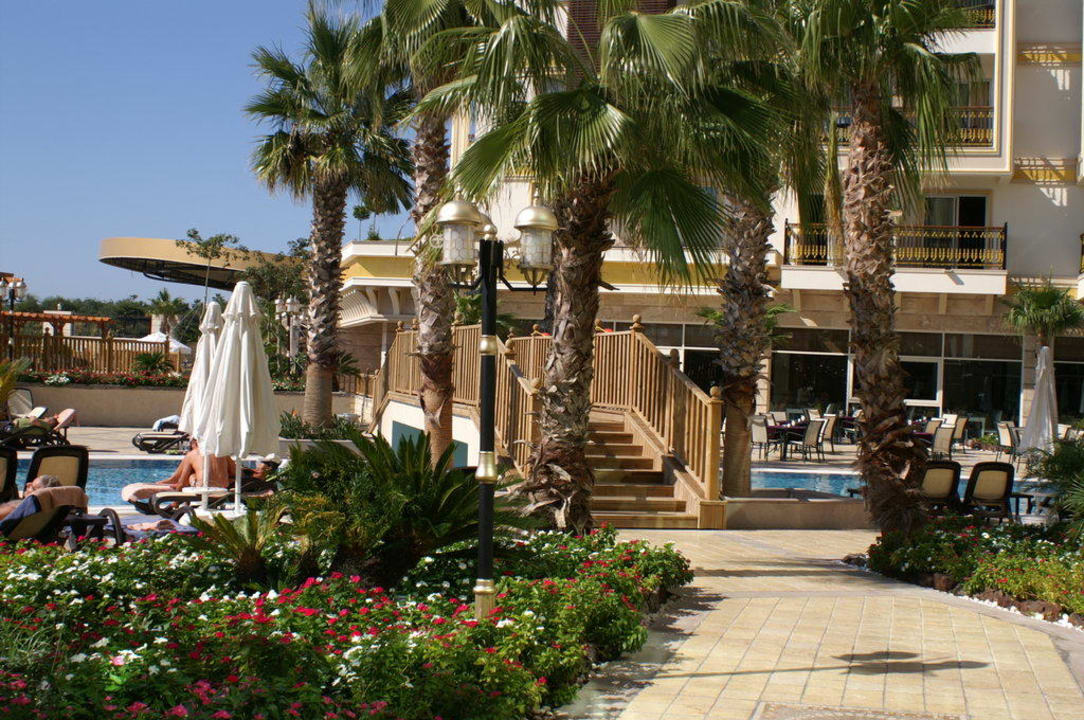 Gartenanlage um den Pool Diamond Excellence Resort & Spa