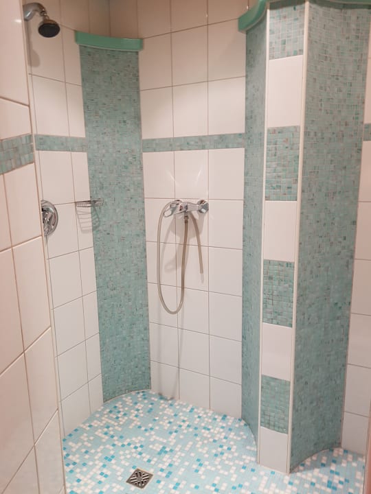 Dusche in der Sauna Hotel Starchlhof