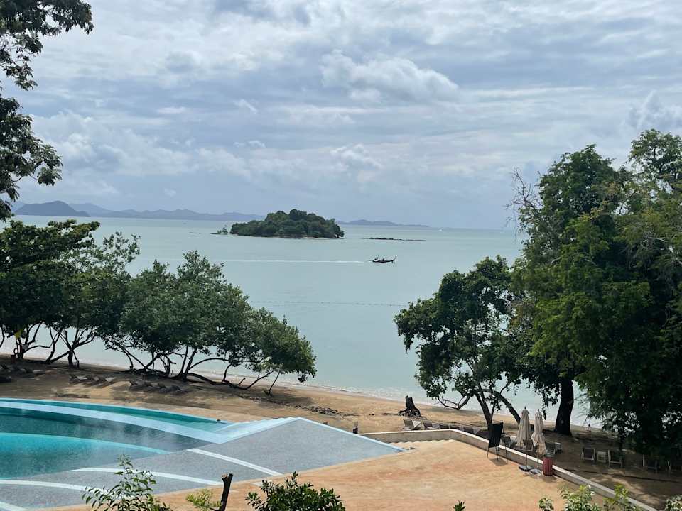 Pool Island Escape Burasari