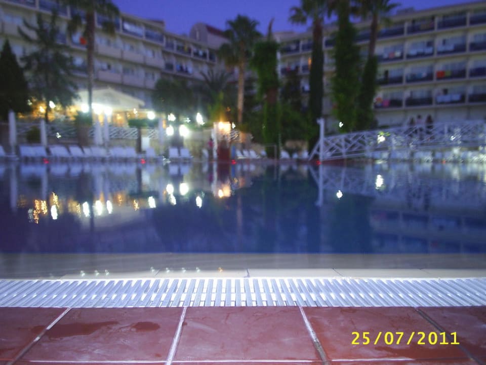 Pool by night Seaden Corolla Hotel