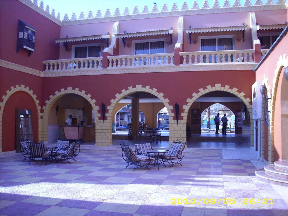 Einkaufspassage mit Blick zum Hauptpool Pickalbatros Alf Leila Wa Leila Resort - Neverland Hurghada