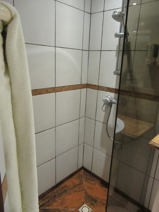 Nach der Dusche schwimmt das Bad Baobab Beach Resort & Spa