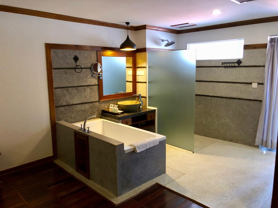 Zimmer The Night Hotel