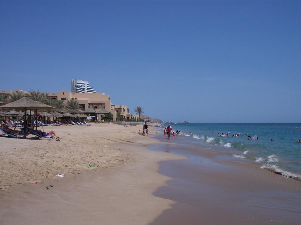 Strand in Richtung Norden Miramar Al Aqah Beach Resort