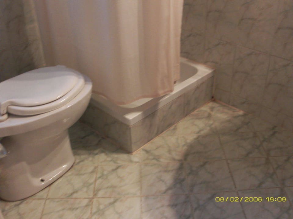 Unsere Hammer Toilette mit Dusche! Golden Beach Resort
