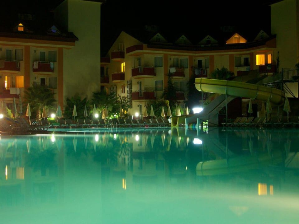 Pool bei Nacht Hotel Orfeus Park