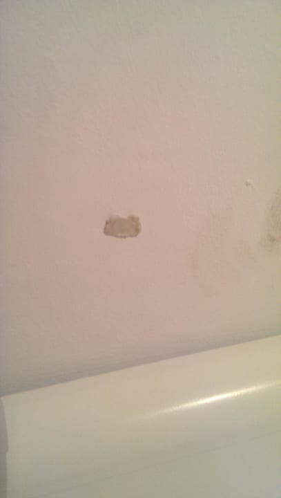 Kaugummi über dem Bett whala!beach