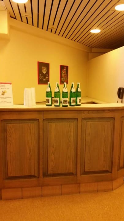 Kostenlose Getränke in Fitnessbereich! H+ Hotel Köln Brühl