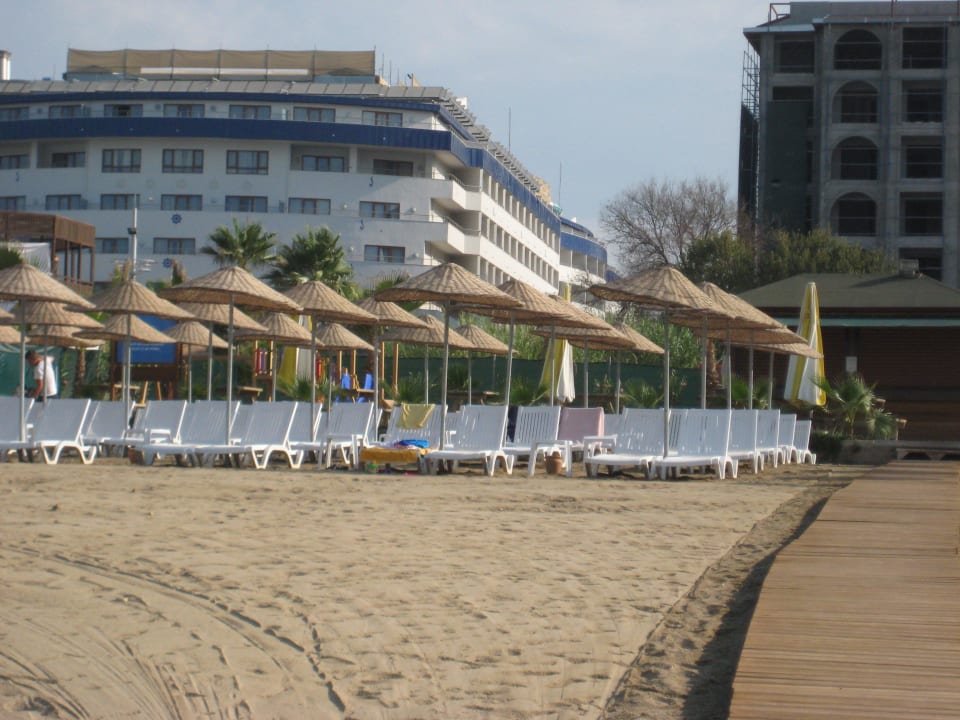 Blick vom Wasser (rechts die Baustelle) Dizalya Palm Garden