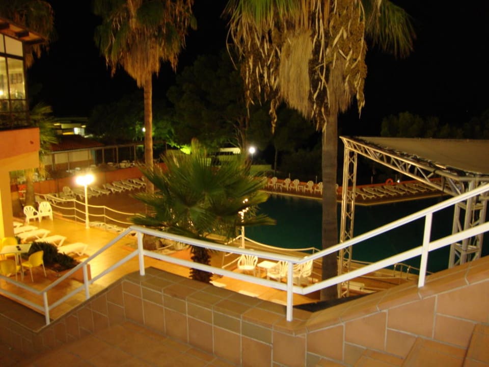 Blick auf den Hauptpool abends Sun Club Eldorado