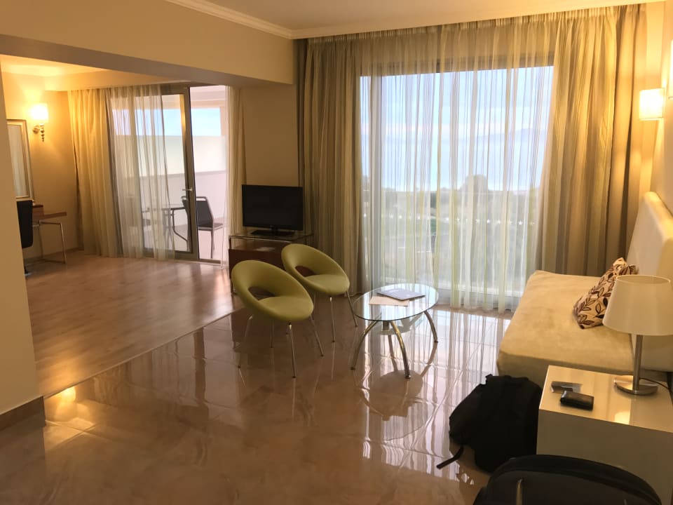 Zimmer Atrium Platinum Luxury Resort Hotel & Spa