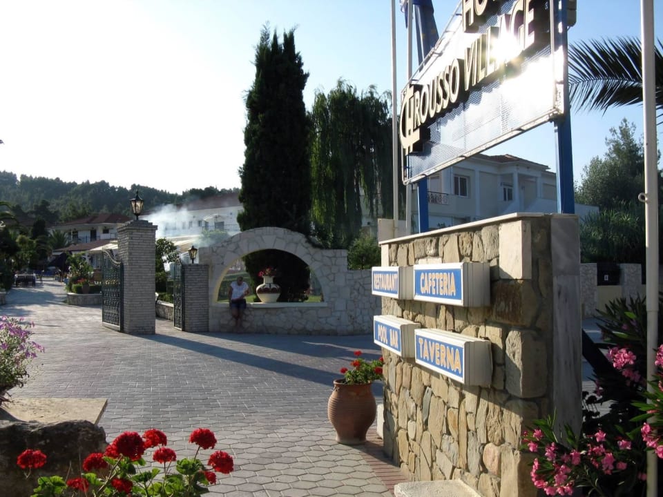 Główna brama Hotel Chrousso Village