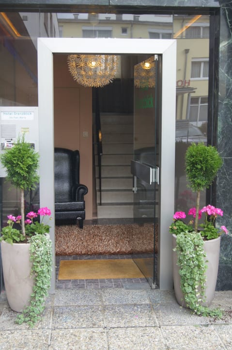 Herzlich willkommen! Base1 Hotel Grenzblick