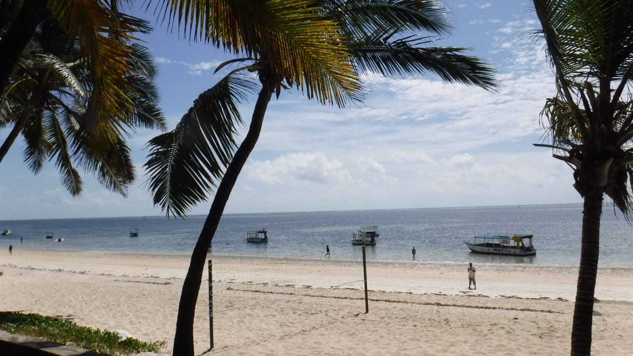 Strand Travellers Beach Hotel & Club