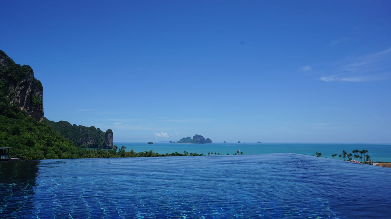 Pool Avani Ao Nang Cliff Krabi Resort