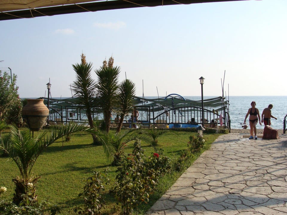 Vstup na pláž Hotel Asrin Beach