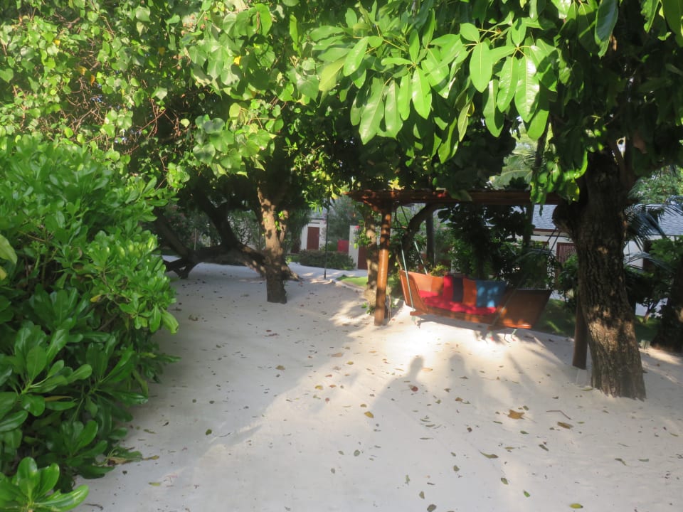 Gartenanlage Centara Ras Fushi Resort & Spa Maldives