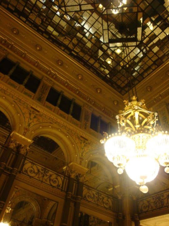 Холл Hilton Paris Opera