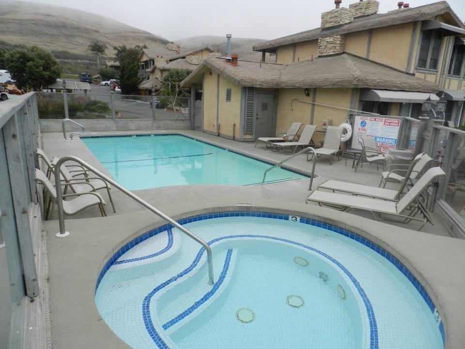 Pool & Whirlpool Hotel Cottage Inn By the Sea