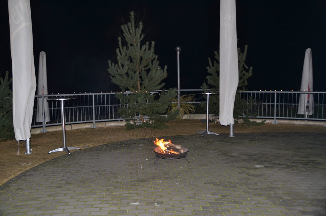 Terrasse mit Feuerschale Strandhotel Senftenberger See