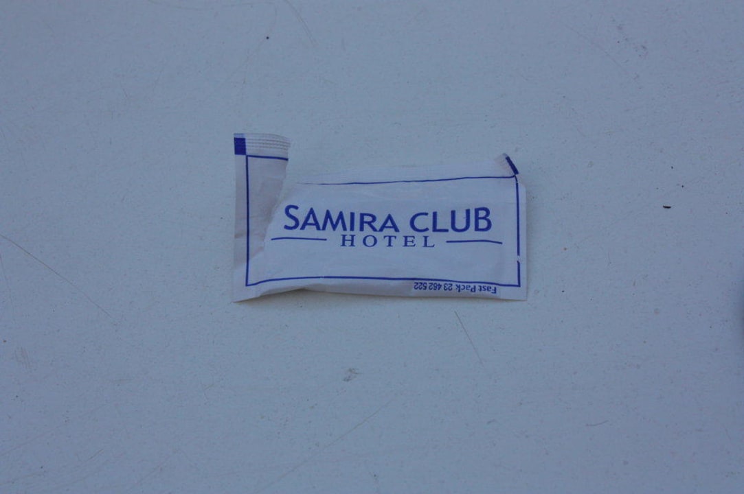 Ein kleines Zuckertütchen Samira Club