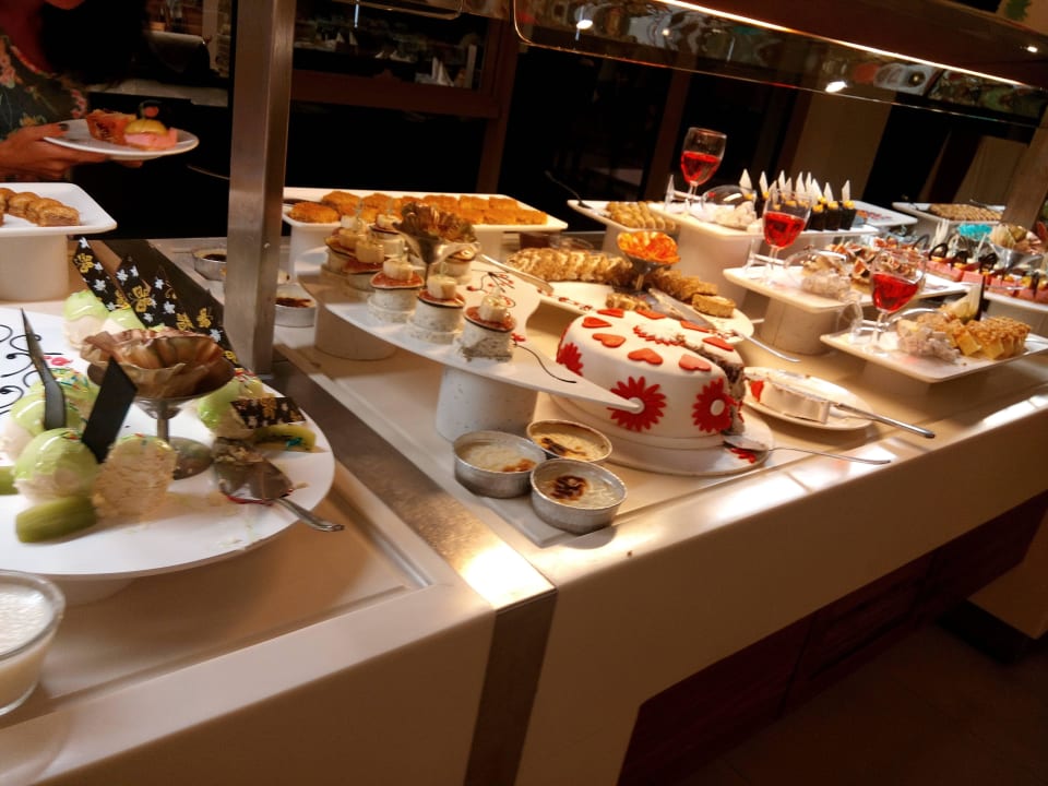Kuchen und Torte am Abend Sunis Elita Beach Resort & Spa