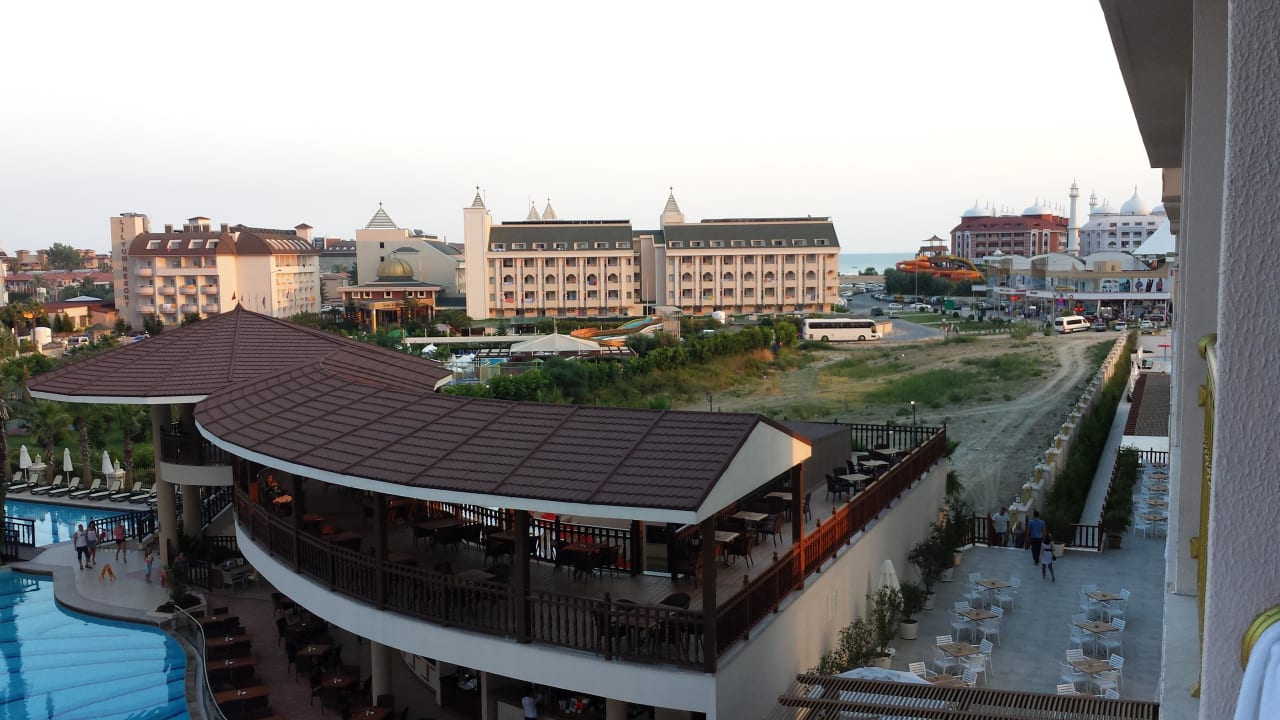 Blick zum Strand Well Palace Side