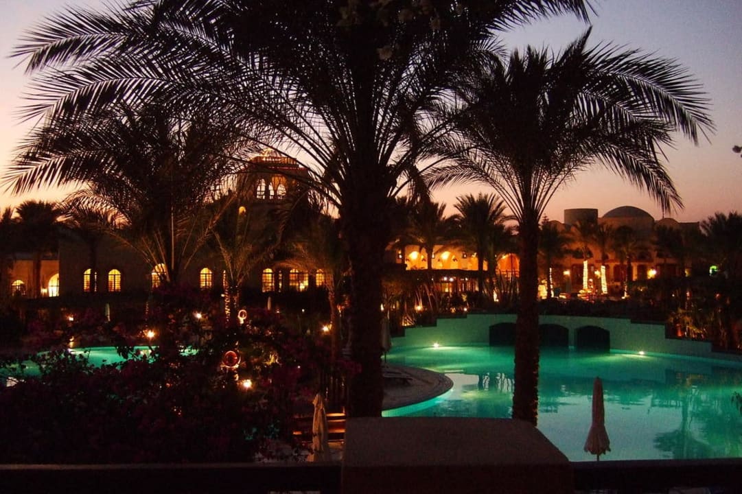 Pool bei Nacht Iberotel Makadi Beach