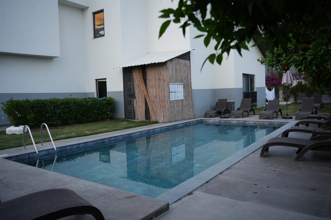 Pool Side Mira Palace & Spa