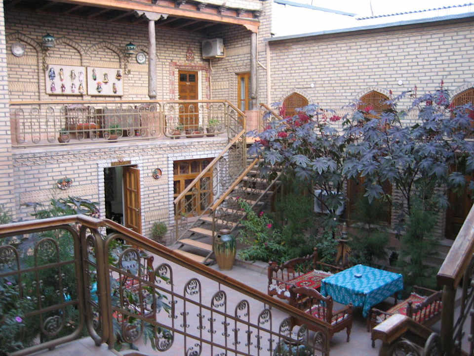 Ein Hotelinnenhof Hotel Sasha & Son