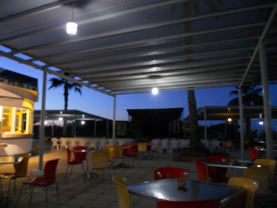 Links 24h Bar und Animationsbühne Calimera One Resort Jockey