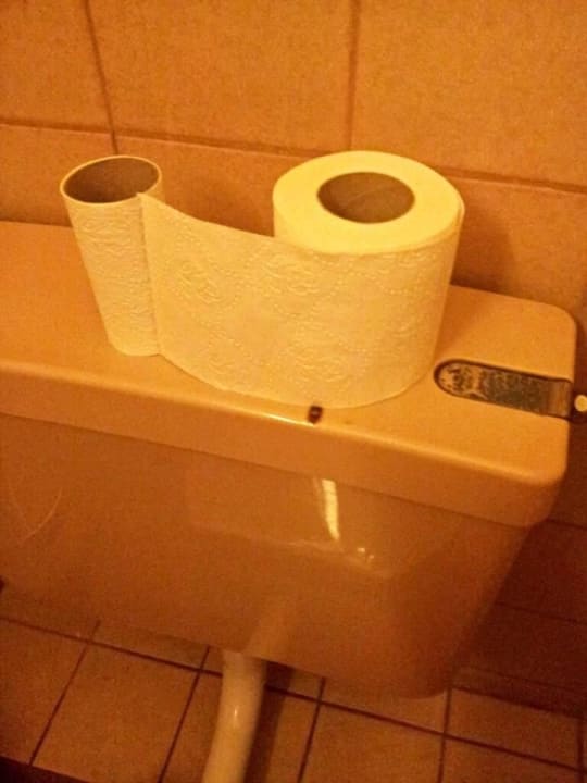 Spülkasten verbrannt und unsauber Hotel Albergo Mamma Rosa