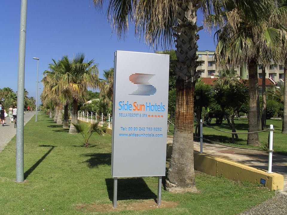 Schild an der Prominade Bella Resort & Spa