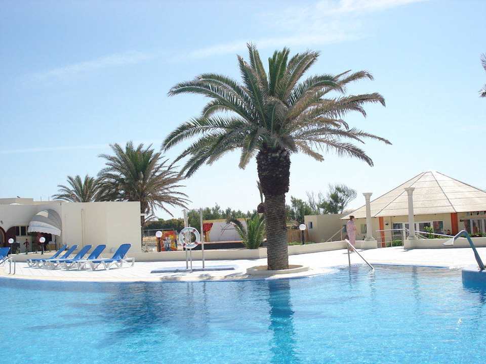 Animationsgebäude, Show-Bühne und Kinderclub Royal Lido Resort & Spa