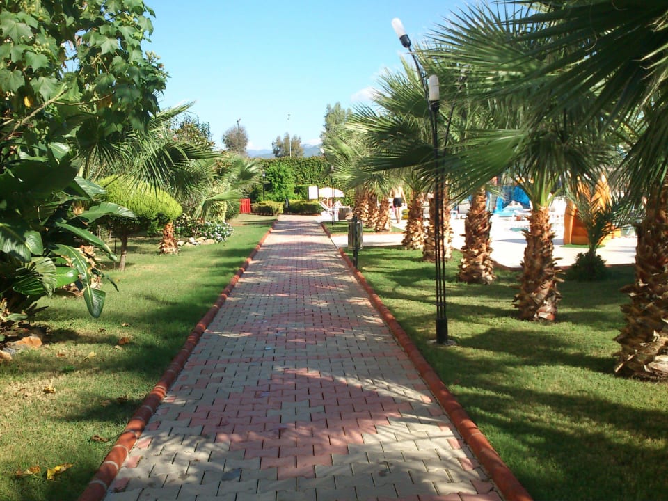 Weg zum Aquapark Hotel Royal Garden Beach