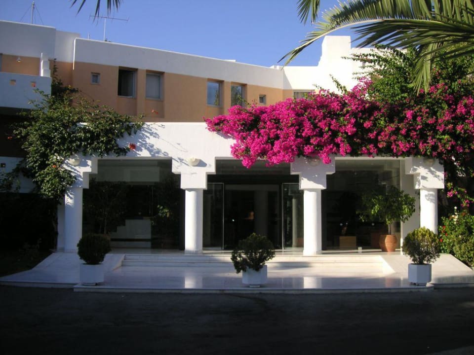 Hoteleingang Anissa Beach & Village