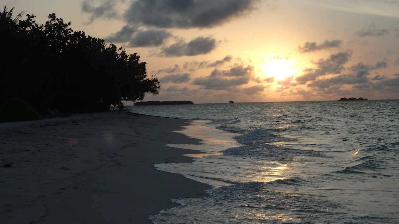 Sonnenuntergang Kuredu Island Resort & Spa