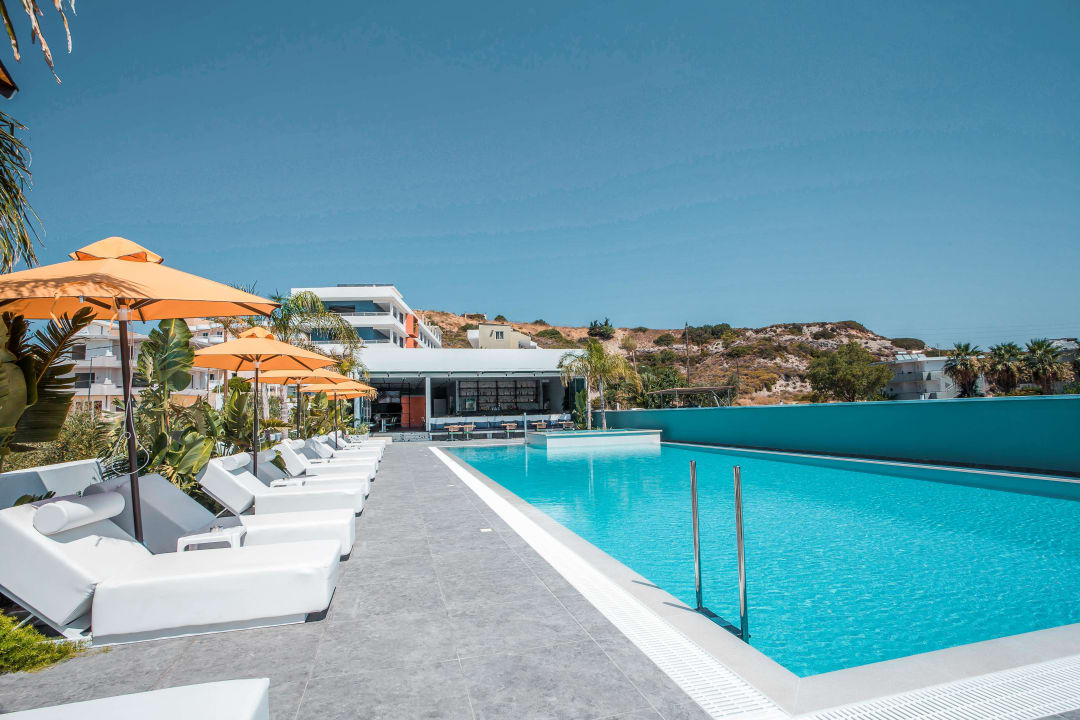 Pool Mazoren Art Hotel