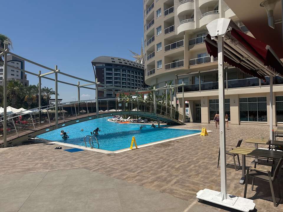 Pool Saturn Palace Resort Hotel