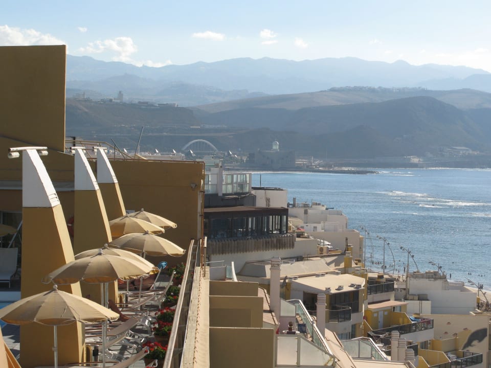 Blick ins Gebirge vom Pool aus Bull Reina Isabel & Spa