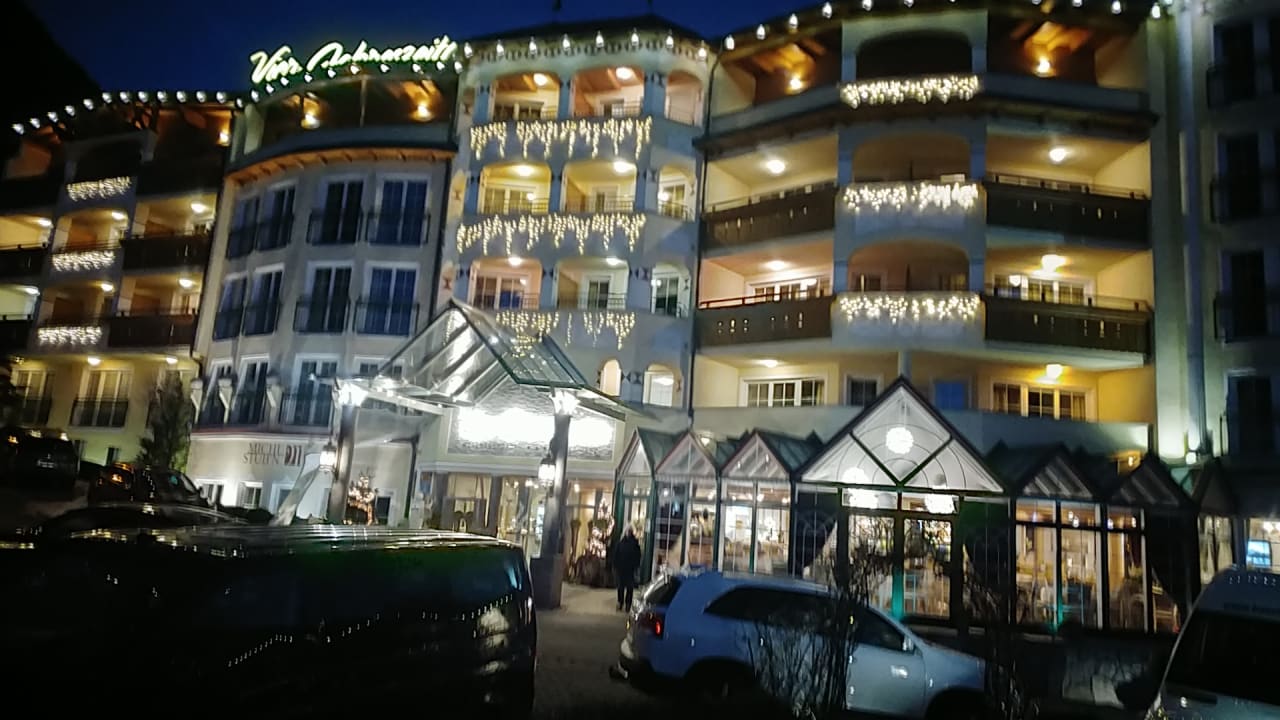 Außenansicht Wellnessresort Vier Jahreszeiten