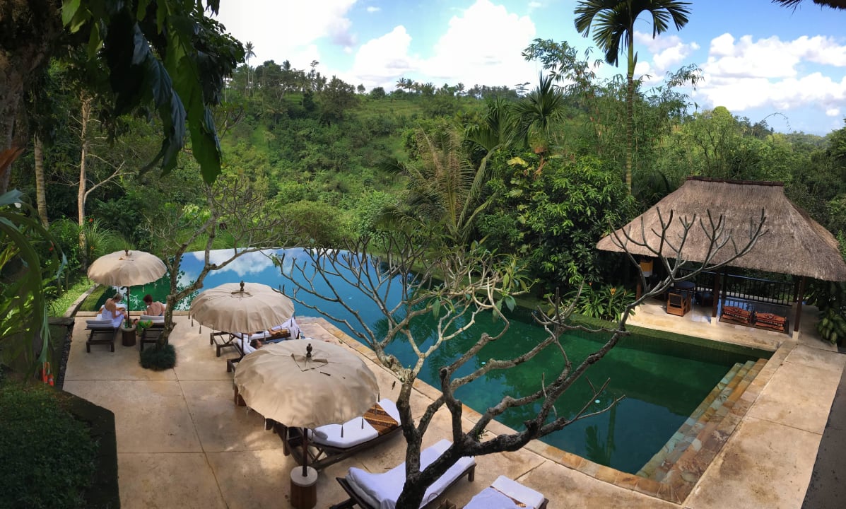 Pool mit Blick  Komaneka At Tanggayuda