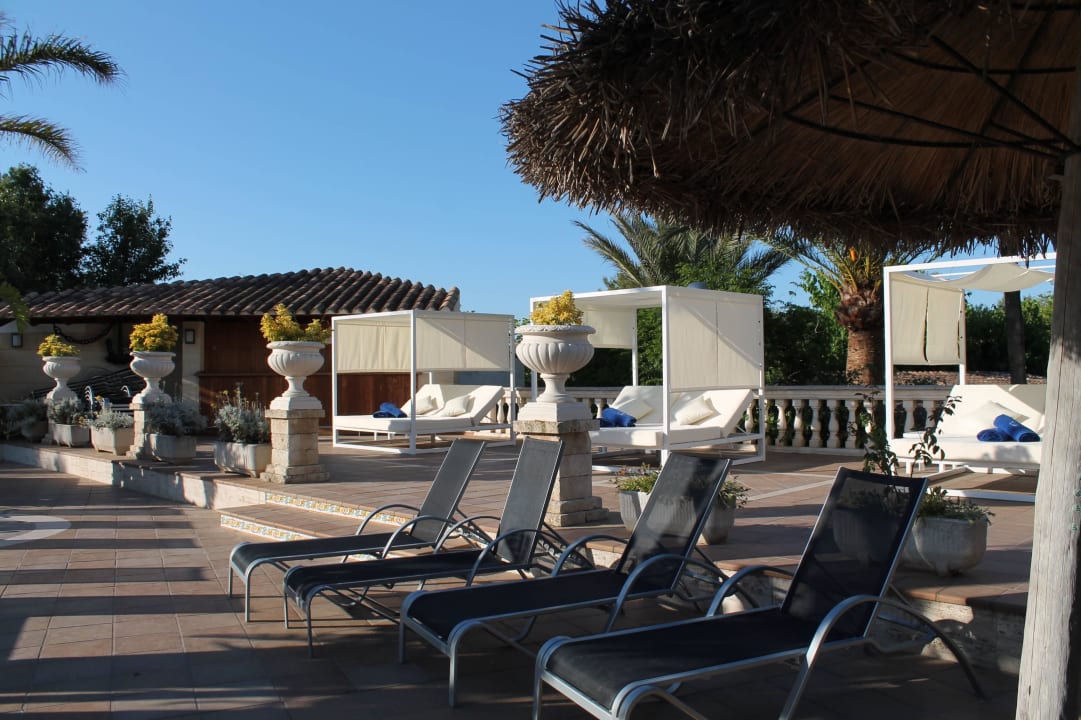 Balinese beds Bahía de Alcúdia Hotel & Spa