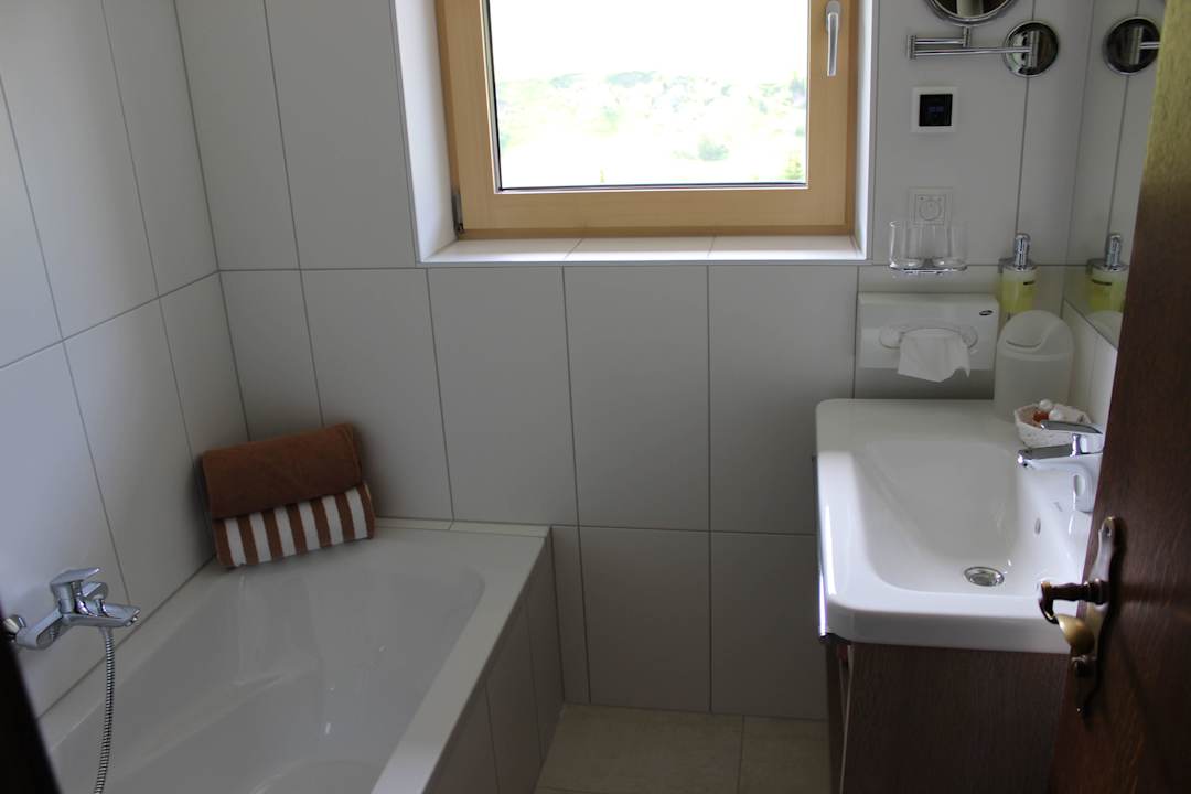 ...und mit Badewanne Pension Zöggeler