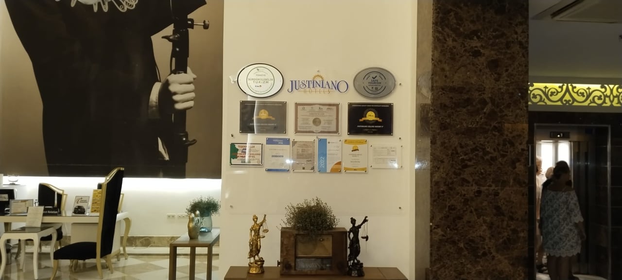 Lobby Justiniano Deluxe Resort