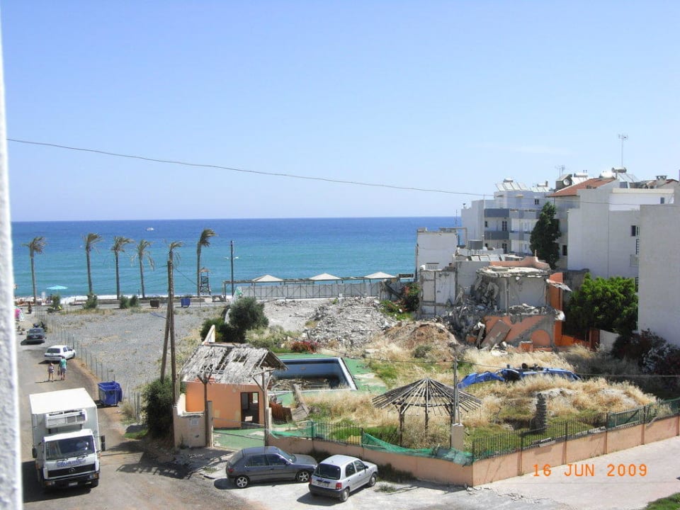 Blick links vom Balkon zum Meer Hersonissos Palace