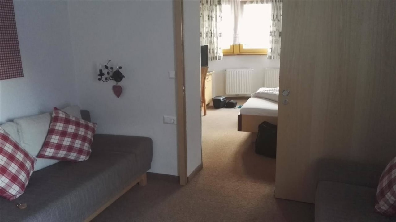 Vorraum im Familienzimmer mit 2 Schlafzimmern Ferienhof Schöne Aussicht