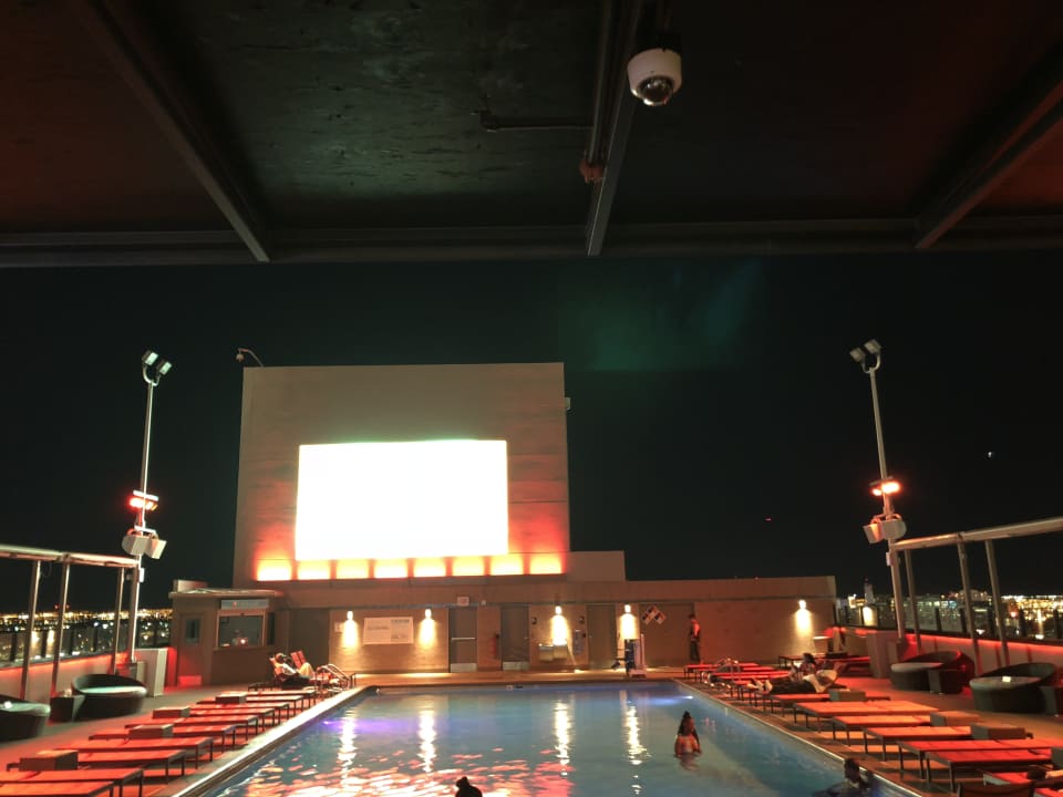 Pool The STRAT Hotel, Casino and SkyPod